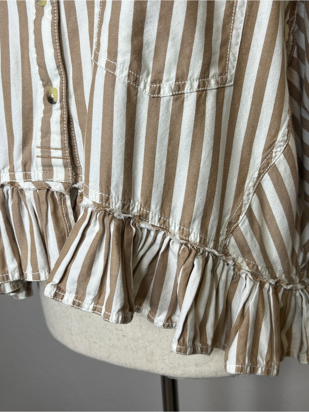 FREE PEOPLE Women’s Size S Striped Bailey Ruffle Hem Button-Up Cropped Shirt - Picture 9 of 16